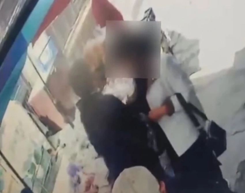Карманник украл iPhone у женщины на Ошском рынке и попал на видео