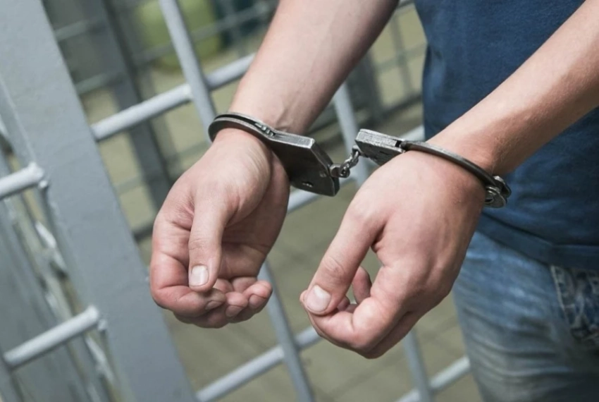 Мужчину задержали за дачу взятки помощнику прокурора Аламудунского района