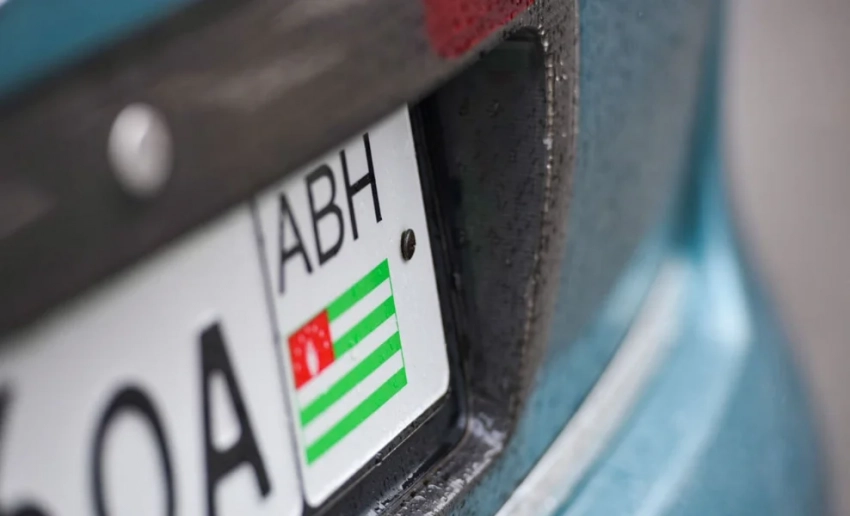 В Кыргызстане на 20 апреля легализацию прошли 1 тыс. 472 автомобиля с иностранными номерами