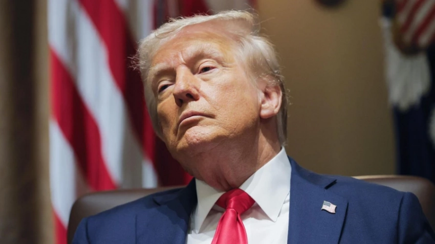 Рейтинг одобрения Трампа упал до рекордно низких 42%