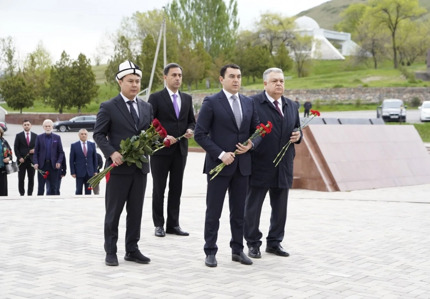 Министр культуры Азербайджана посетил мемориал «Ата-Бейит»