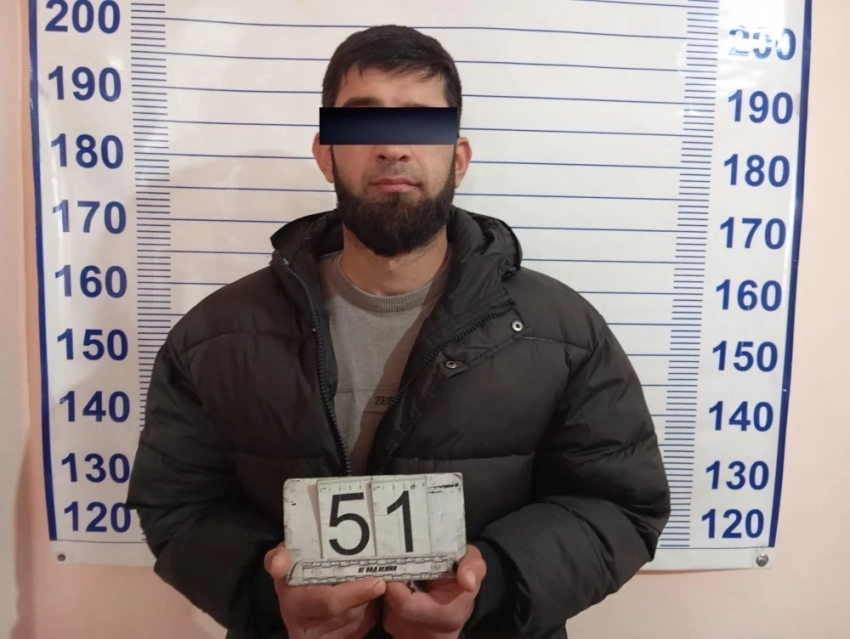 В Кеминском районе мужчина избил и вымогал деньги у местного жителя
