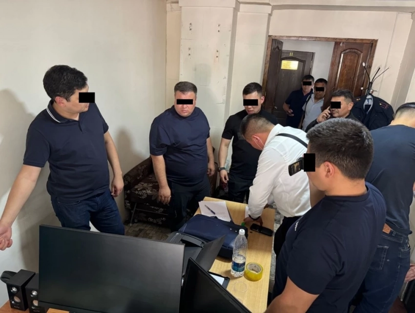 В Бишкеке задержаны сотрудники СБНОН, подозреваемые в сбыте наркотиков