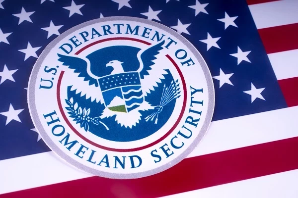 Министерство внутренней безопасности США готово платить 1000 долларов нелегальным мигрантам за добровольный выезд из страны