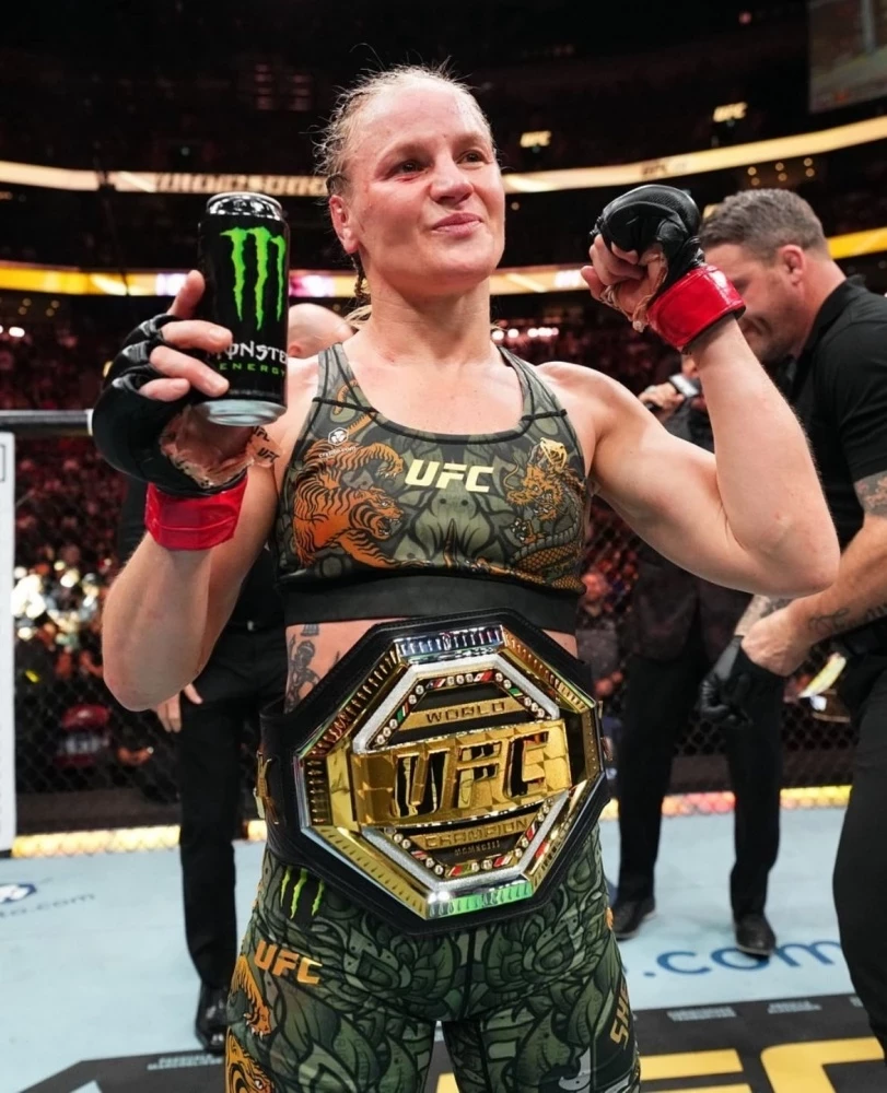 Валентина Шевченко уверенно защитила титул чемпионки UFC в Монреале