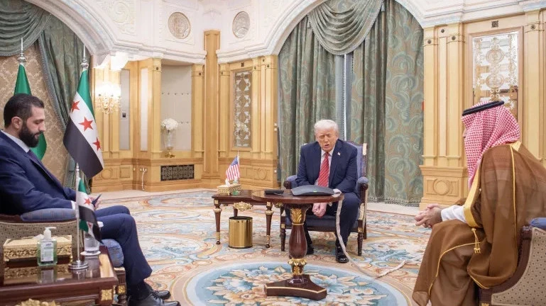Трамп встретился с временным президентом Сирии Ахмедом аш-Шараа