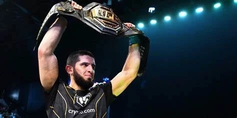 Махачев освободит пояс UFC в легком весе ради титула в полусреднем