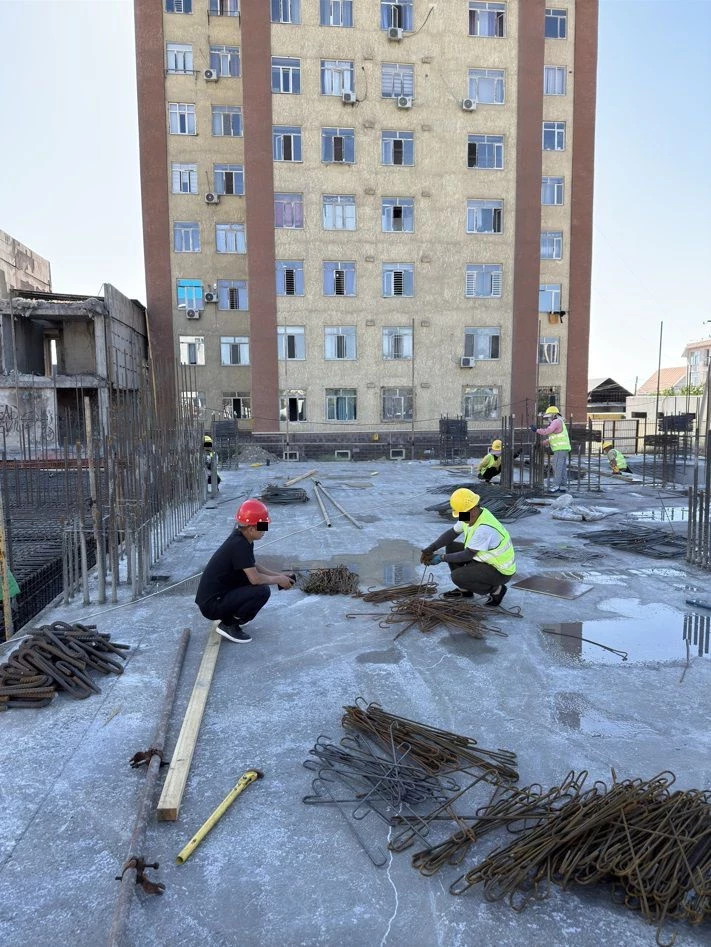 На стройке в Бишкеке обнаружили около 40 нелегальных мигрантов из Китая
