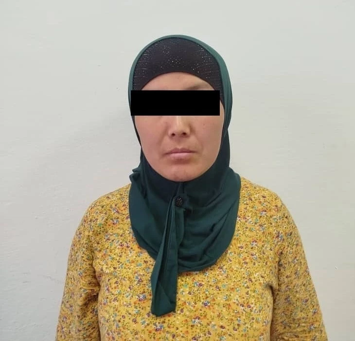 Женщина в хиджабе попыталась дать взятку милиционеру