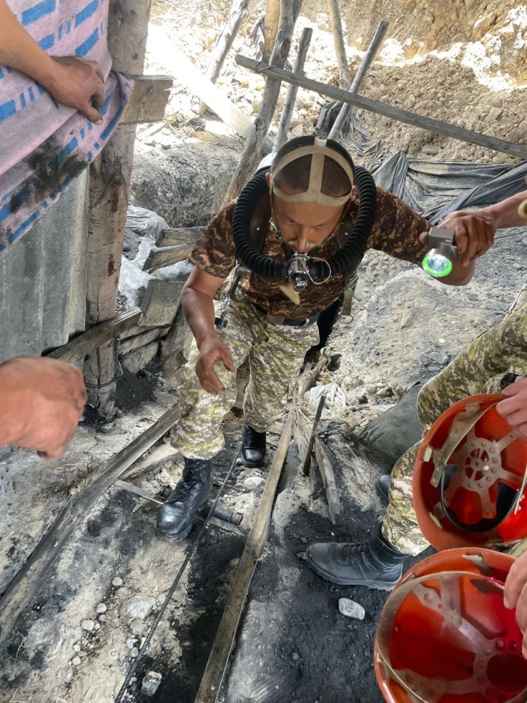 В Баткенской области спасатели извлекли тело шахтера из-под завала