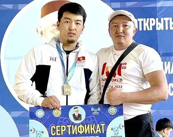 Тяжелоатлеты из Бишкека завоевали пять медалей на турнире в Казахстане