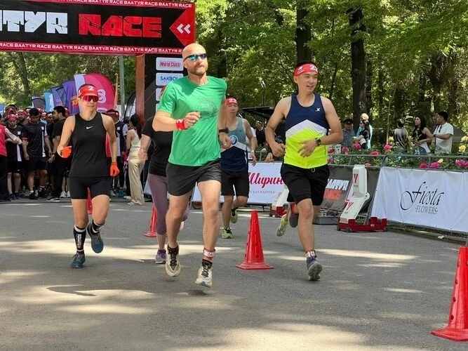 В Бишкеке впервые прошёл экстремальный забег с препятствиями Baatyr Race