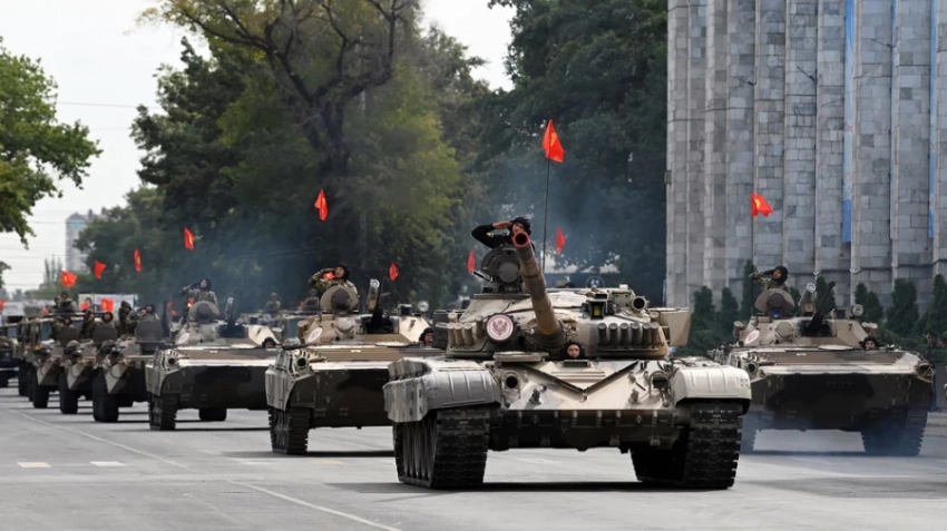В Бишкеке – «Бессмертный полк» и военный парад, в Алматы – праздничный салют