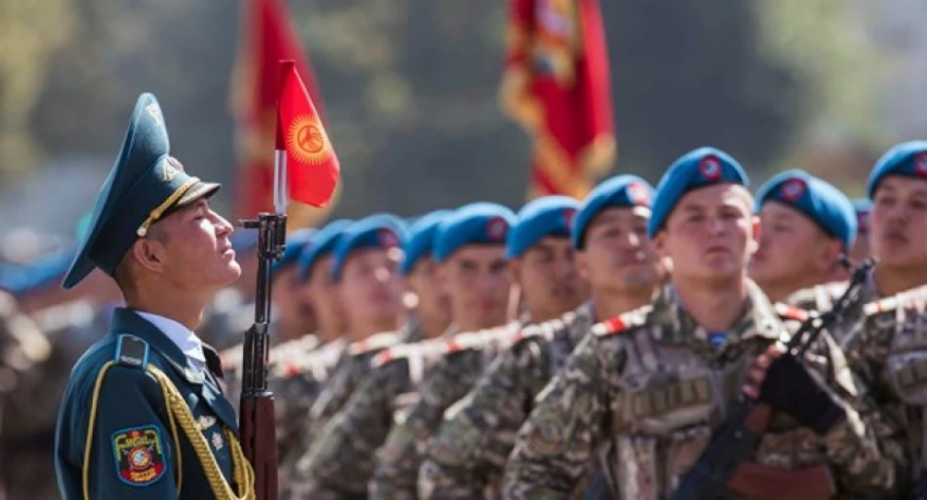 Военнослужащим в Кыргызстане повысят зарплаты на треть