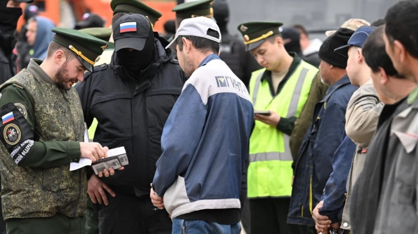 Глава МИД Кыргызстана обратился к мигрантам в России