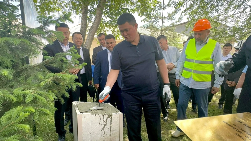 В Ноокате и Кара-Суу заложили капсулы под строительства новых зданий управлений архитектуры