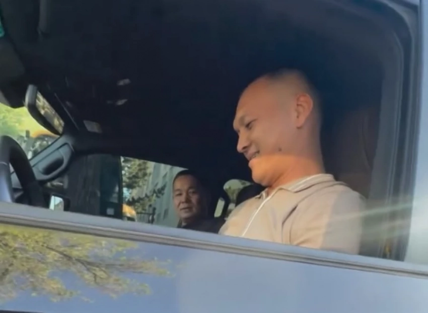 Патрульные заставили водителя депутата ЖК снять незаконную тонировку 