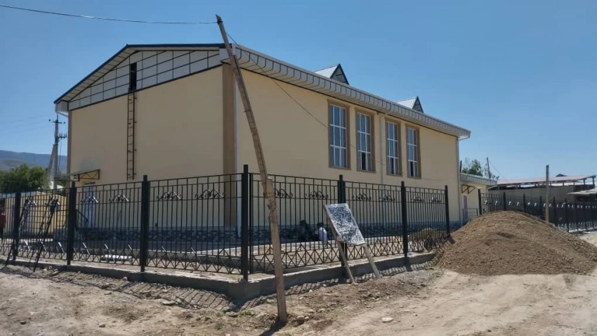 В Лейлекском районе завершается строительство спортивного комплекса