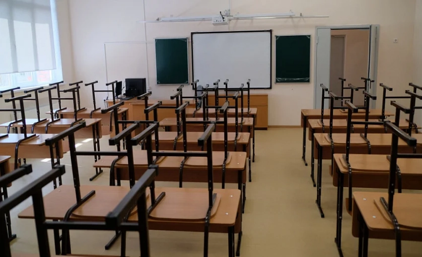 В Бишкеке выявили массовую фиктивную регистрацию детей для поступления в школы. Их отчислят