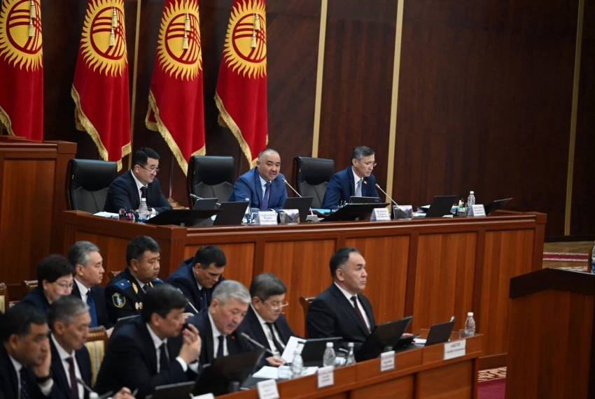 Жогорку Кенеш принял закон о привилегиях для экс-спикера