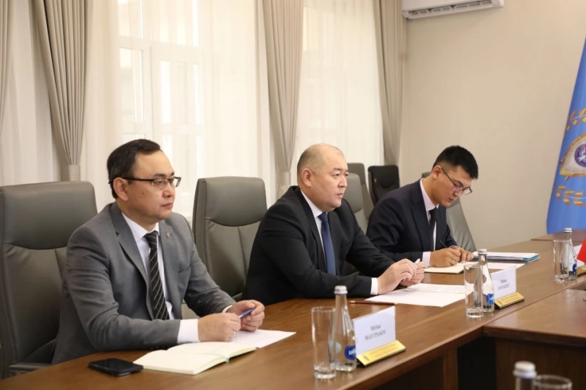 Генпрокурор КР Асаналиев встретился с Верховным комиссаром ОБСЕ Кампом