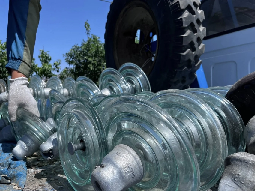 В Таласской области заменено 604 фарфоровых изолятора на стеклянные