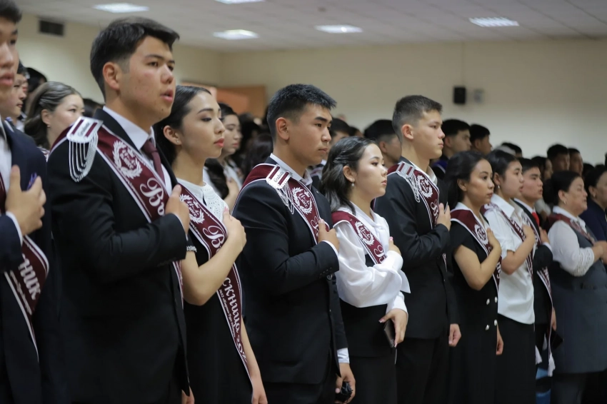 В школах города Ош прозвенел последний звонок