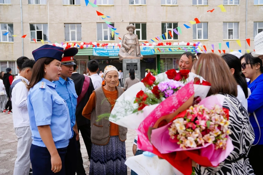 Последний звонок: более 500 милиционеров следят за порядком в Иссык-Кульской области