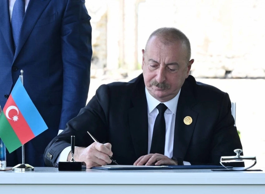 Президент Азербайджана помиловал более 200 человек