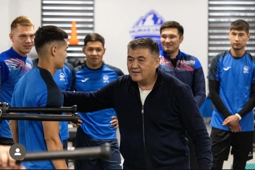 Президент КФС Камчыбек Ташиев посетил сборы национальной сборной по футболу