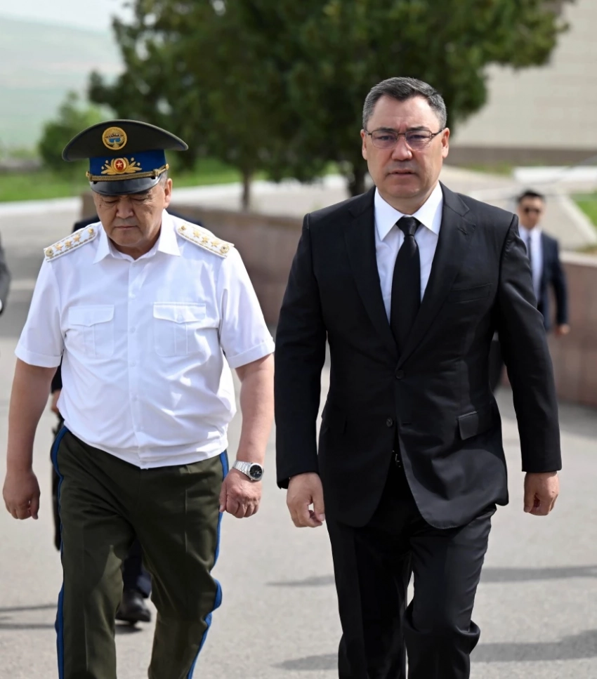 Садыр Жапаров открыл памятник погибшим пограничникам