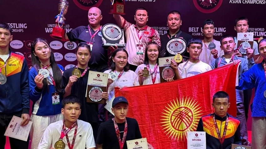 Кыргызстанцы взяли 13 медалей на молодежном чемпионате Азии по борьбе алыш