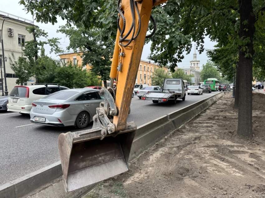 В Бишкеке проводят работы по понижению уровня грунта (фото)