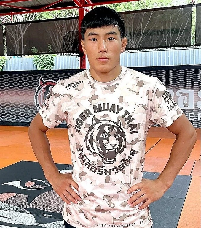 Боец из Кыргызстана Адилет Календеров подписал контракт с Tiger Muay Thai