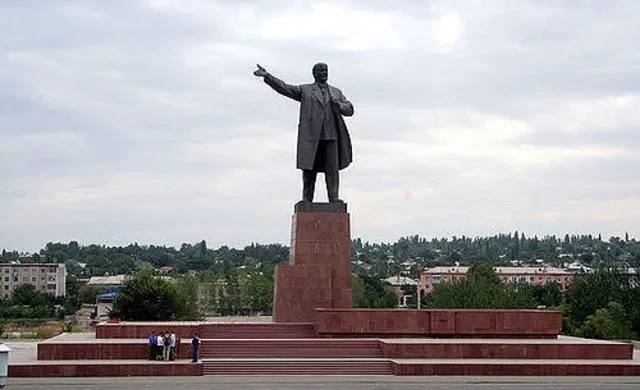 В Оше памятник Ленину перенесут, на его месте установят флагшток