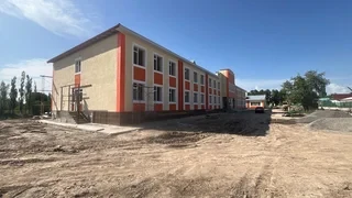 В Сузакском районе строят новую школу