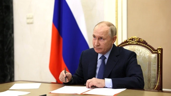 Путин упростил правила миграции в Россию военных из СНГ
