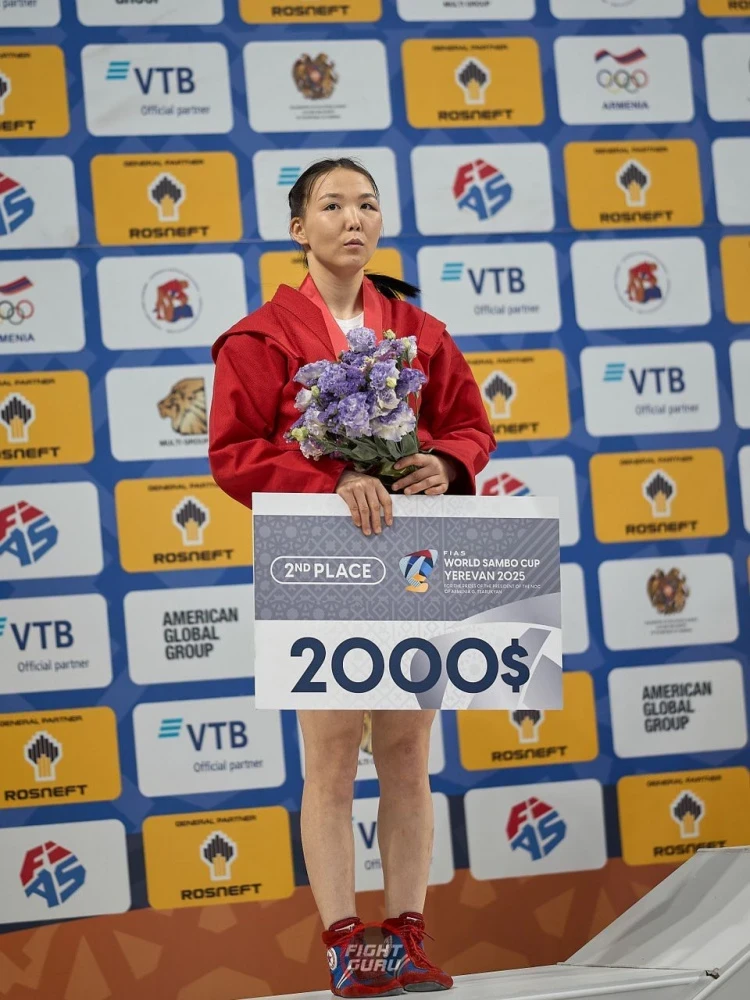 Спортсменка из Бишкека завоевала серебро на Кубке мира по самбо (фото)