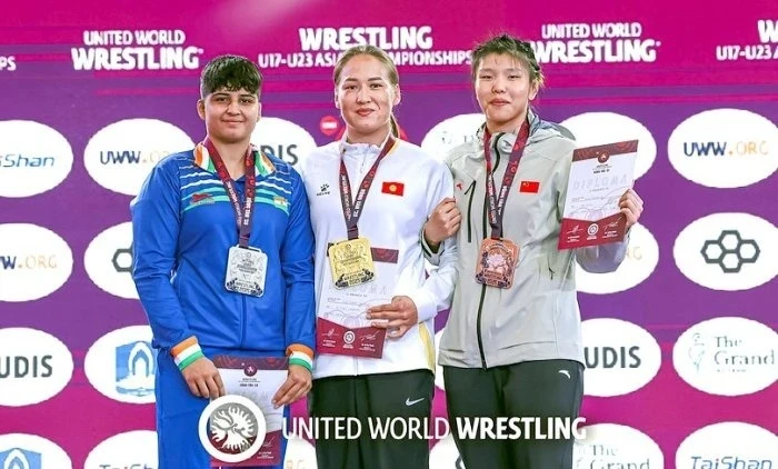 Кыргызстан взял 5 медалей на чемпионате Азии U-23 по борьбе