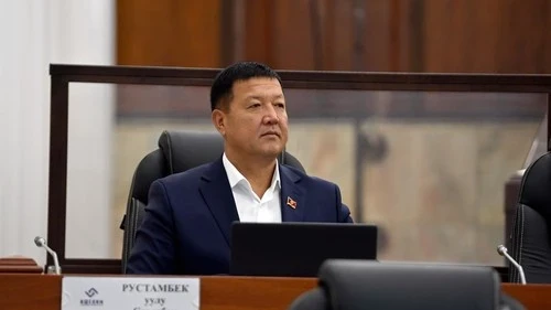 Что известно о депутатах, которые предложили ужесточить закон о СМИ?