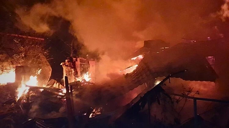 Россия нанесла удар по Киеву беспилотниками и ракетами, погибли шесть человек