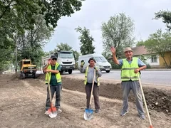 В рамках программы озеленения преображают улицу Айни в Бишкеке