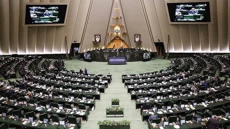 Парламент Ирана проголосовал за приостановку работы с МАГАТЭ