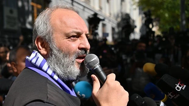 В Армении арестовали священника по обвинению в попытке захвата власти