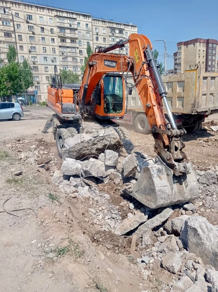 К Центру охраны материнства и детства обустраивают заезд (фото)