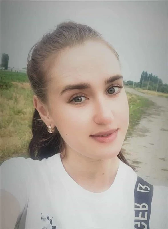 В Кара-Балте пропала девушка. Родные просят помощи в поисках