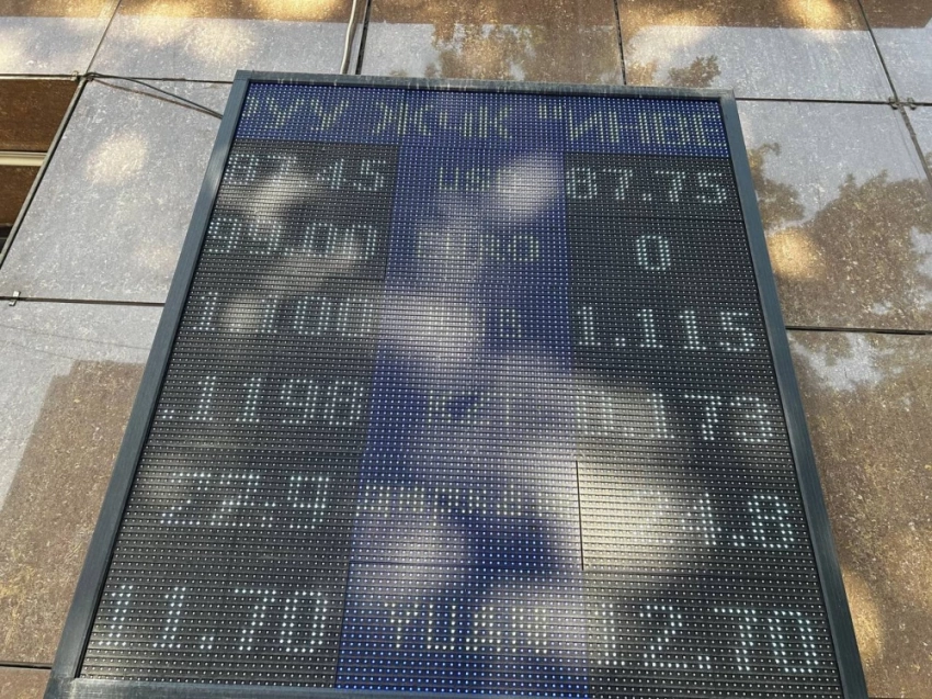 Курс валют на Моссовете 4 июня: рубль и евро растут