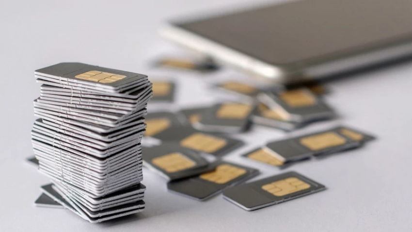 Кыргызстанцам запретят продавать или передавать свои банковские и SIM-карты