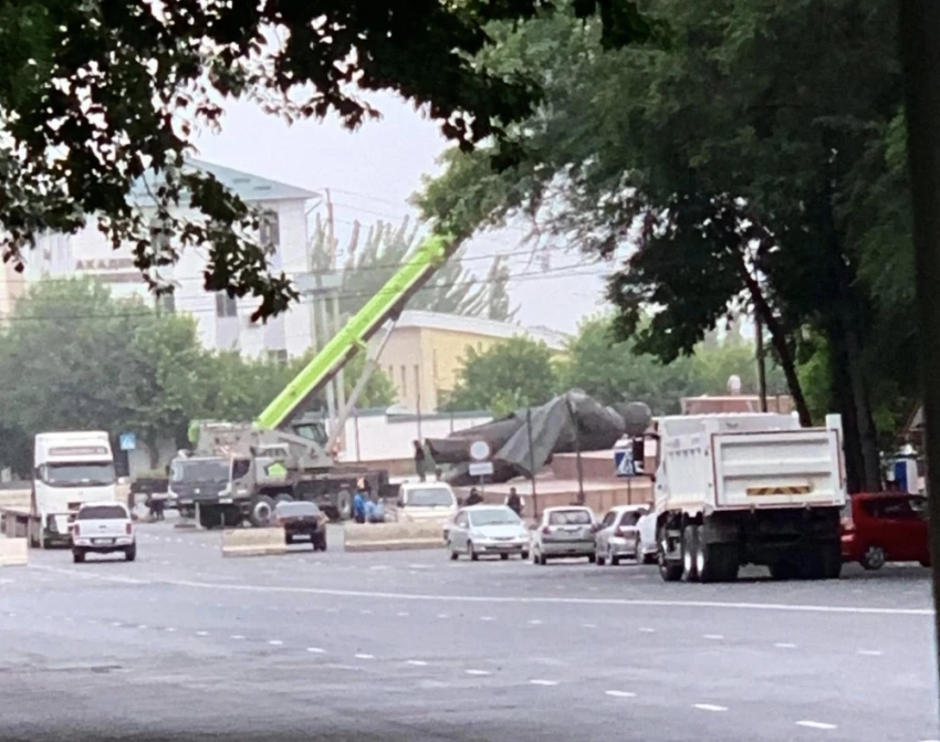 С центральной площади Оша перенесли памятник Ленину