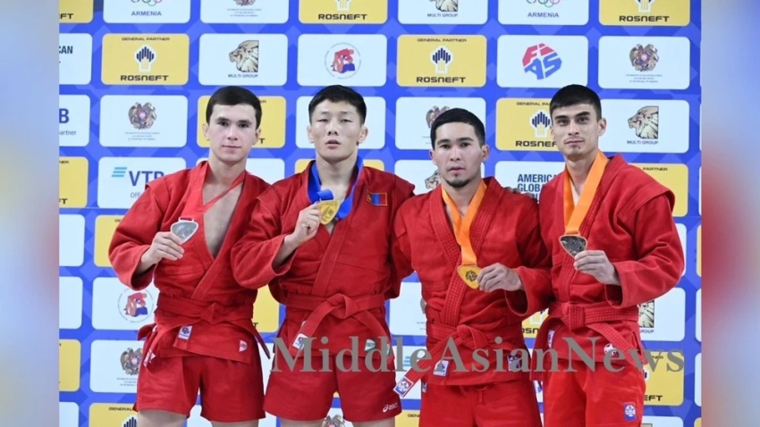 Баяндуурэн стал чемпионом Кубка мира по боевому самбо в Армении